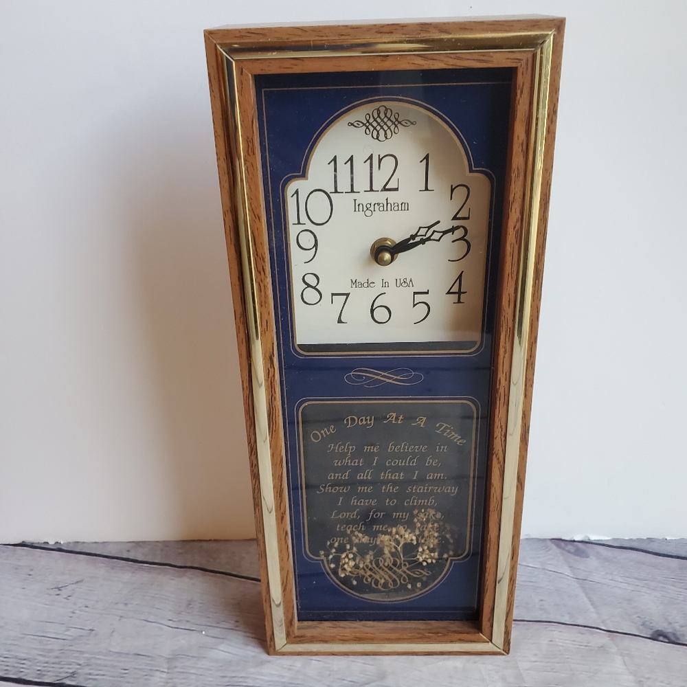 INGRAHAM VINTAGE WOODEN QUARTZ WALL CLOCK